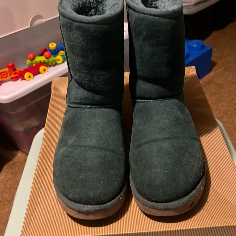 Used green uggs